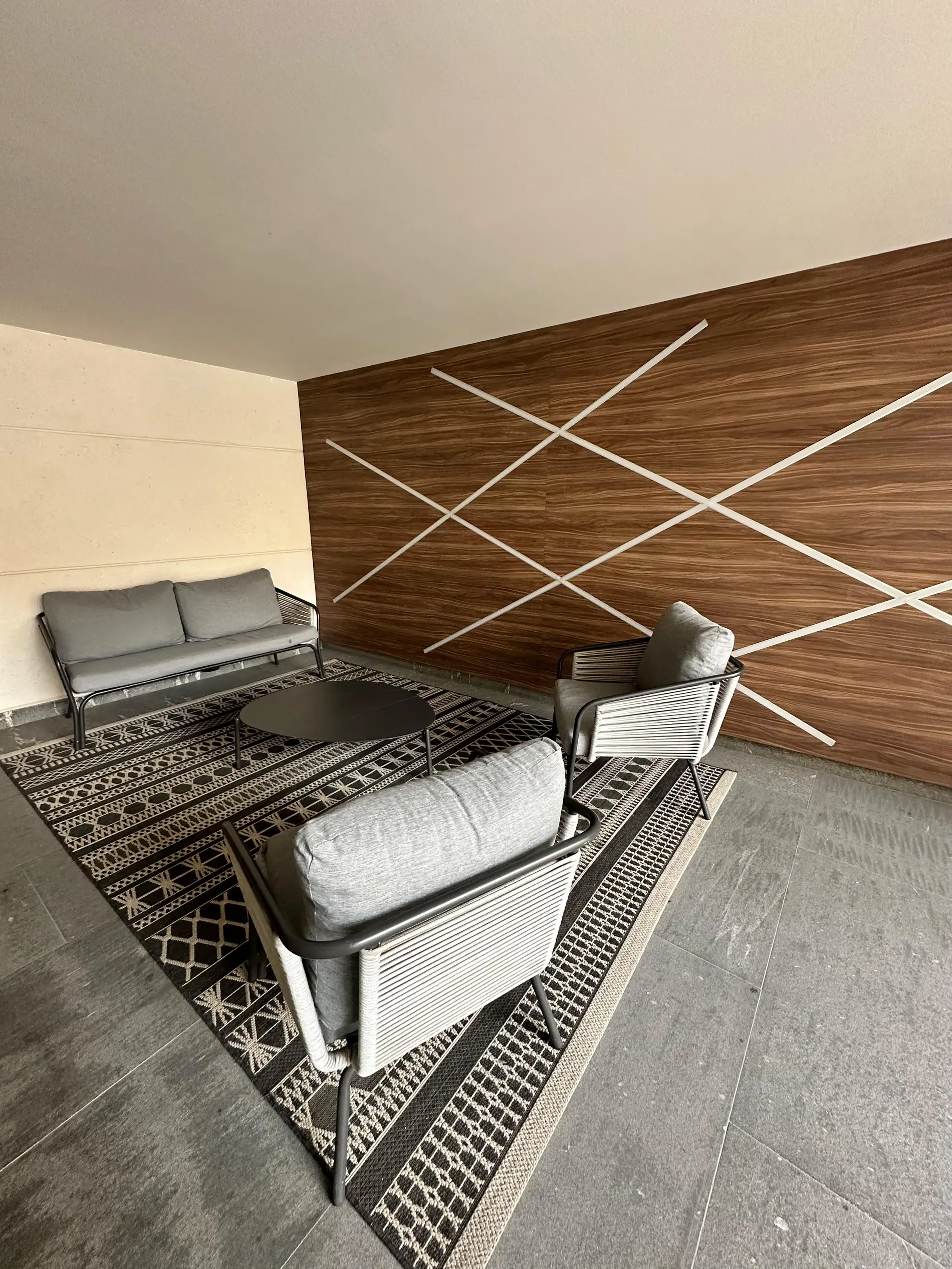 Almina — lounge