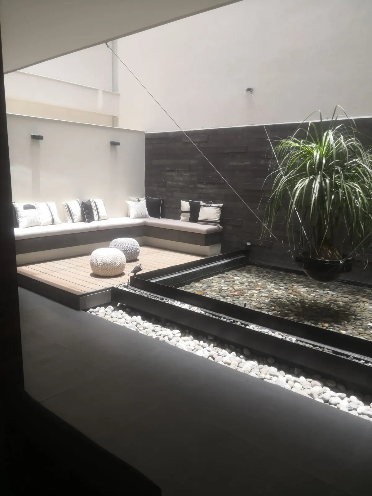 Avalia — espejo de agua